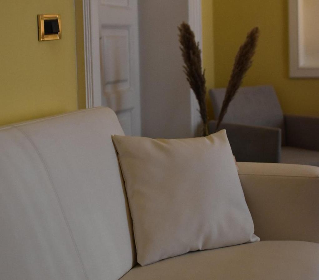 queen 24 Tarento Habitación foto