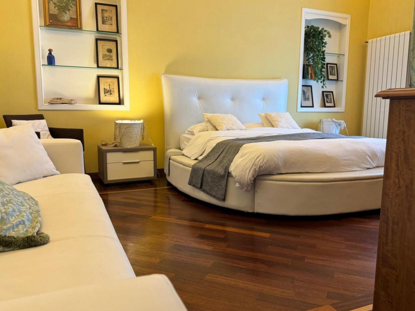 queen 24 Tarento Habitación foto